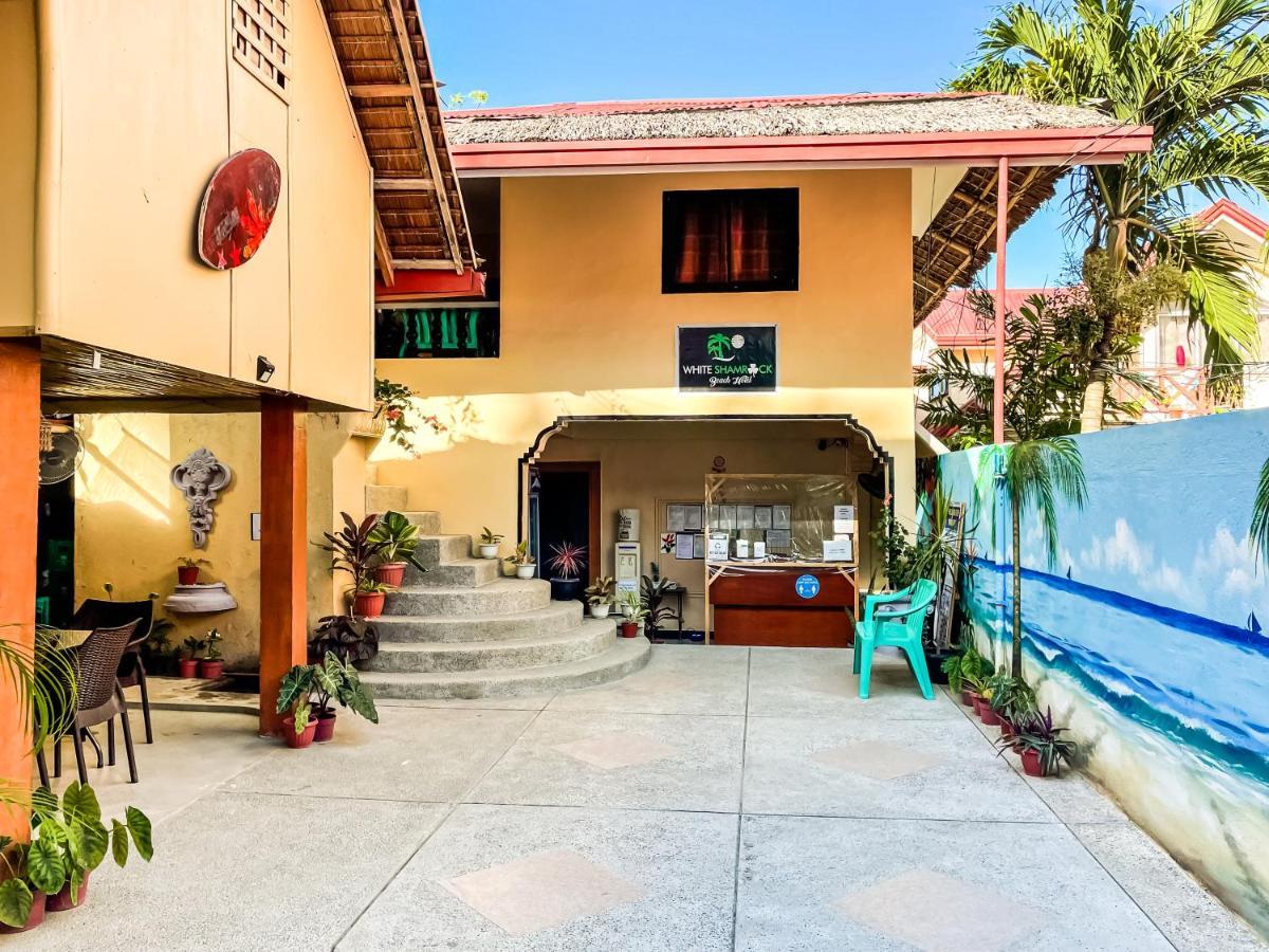 White Shamrock Beach Hotel Balabag  المظهر الخارجي الصورة