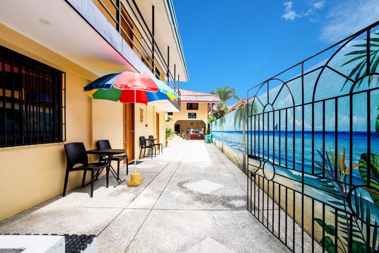 White Shamrock Beach Hotel Balabag  المظهر الخارجي الصورة