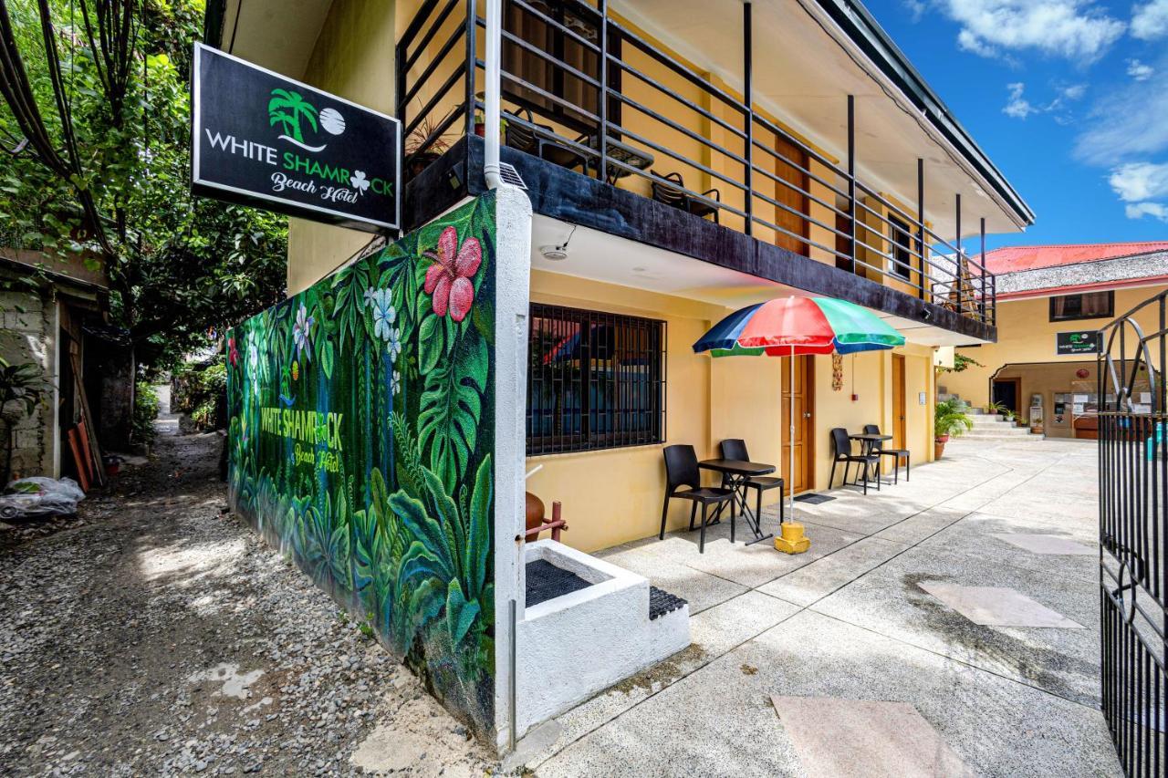 White Shamrock Beach Hotel Balabag  المظهر الخارجي الصورة