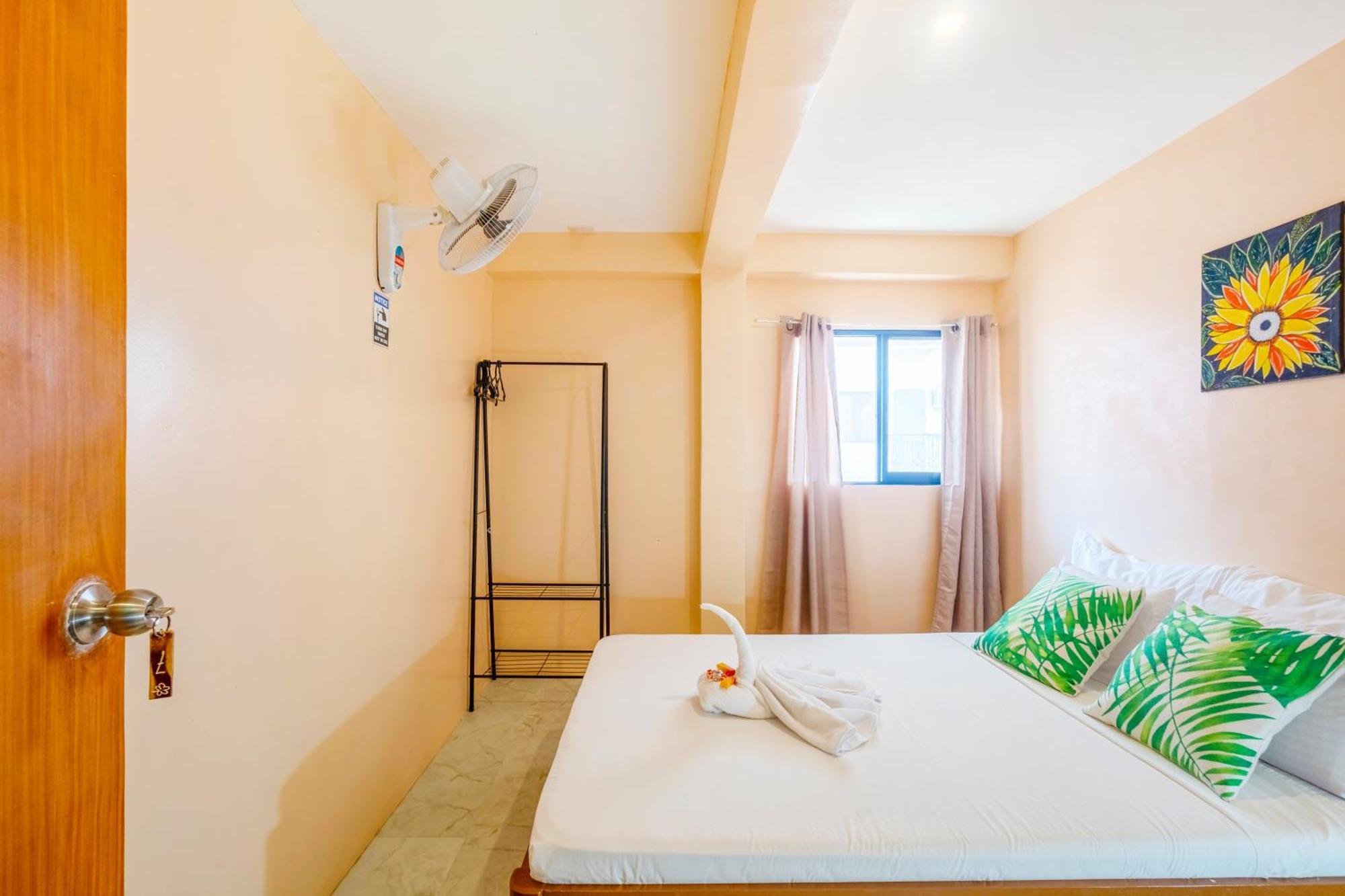 White Shamrock Beach Hotel Balabag  الغرفة الصورة